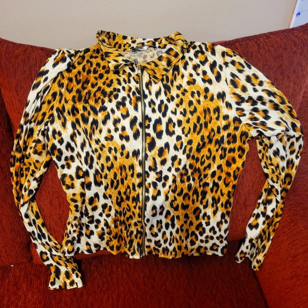 Leopard zip up top
